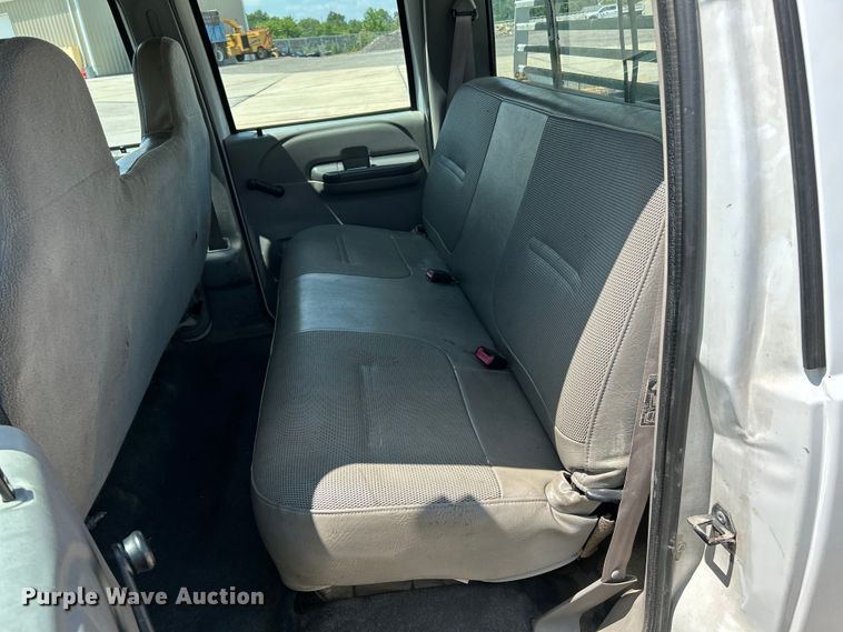 image for item NL9463 2000 Ford F350 Super Duty XL  Crew Cab pickup truck