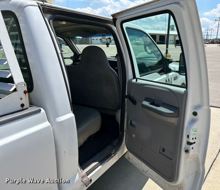 image for item NL9463 2000 Ford F350 Super Duty XL  Crew Cab pickup truck