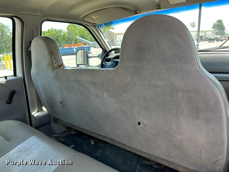 image for item NL9463 2000 Ford F350 Super Duty XL  Crew Cab pickup truck