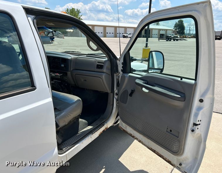 image for item NL9463 2000 Ford F350 Super Duty XL  Crew Cab pickup truck