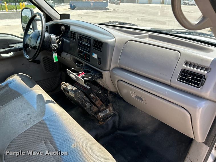 image for item NL9463 2000 Ford F350 Super Duty XL  Crew Cab pickup truck