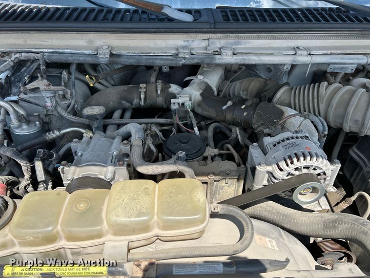 image for item NL9463 2000 Ford F350 Super Duty XL  Crew Cab pickup truck