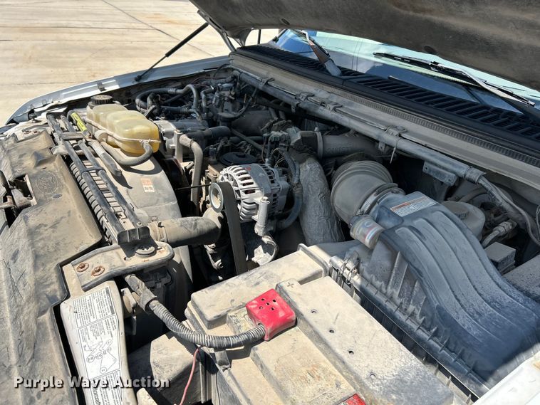 image for item NL9463 2000 Ford F350 Super Duty XL  Crew Cab pickup truck