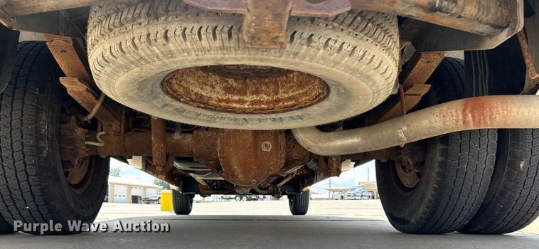 image for item NL9463 2000 Ford F350 Super Duty XL  Crew Cab pickup truck