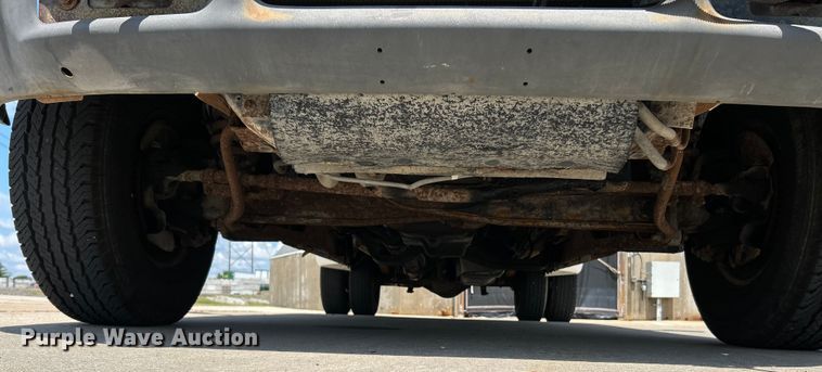 image for item NL9463 2000 Ford F350 Super Duty XL  Crew Cab pickup truck