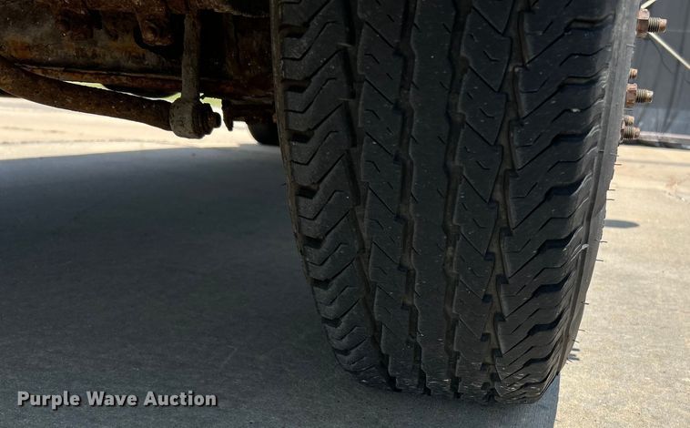 image for item NL9463 2000 Ford F350 Super Duty XL  Crew Cab pickup truck