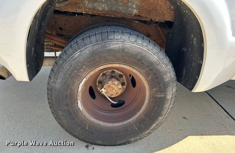 image for item NL9463 2000 Ford F350 Super Duty XL  Crew Cab pickup truck