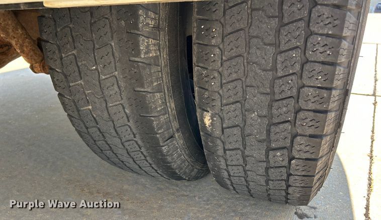 image for item NL9463 2000 Ford F350 Super Duty XL  Crew Cab pickup truck