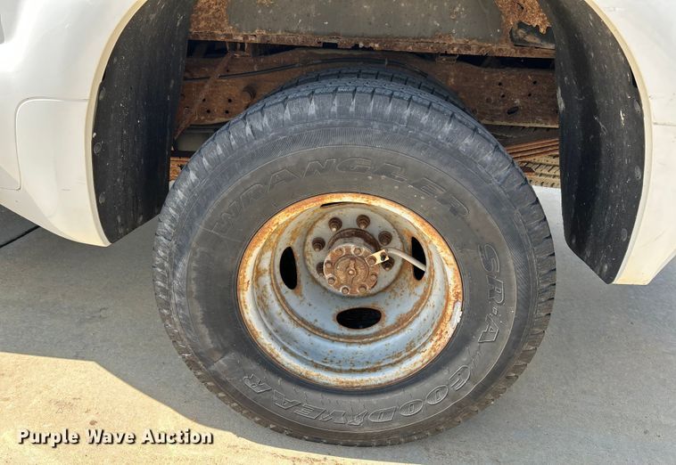 image for item NL9463 2000 Ford F350 Super Duty XL  Crew Cab pickup truck