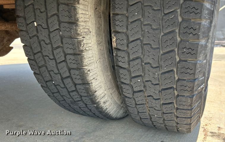 image for item NL9463 2000 Ford F350 Super Duty XL  Crew Cab pickup truck