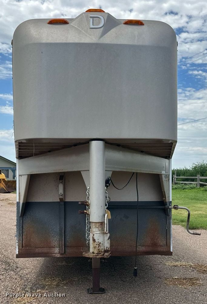 image for item NM9428 1995 Diamond D  livestock trailer