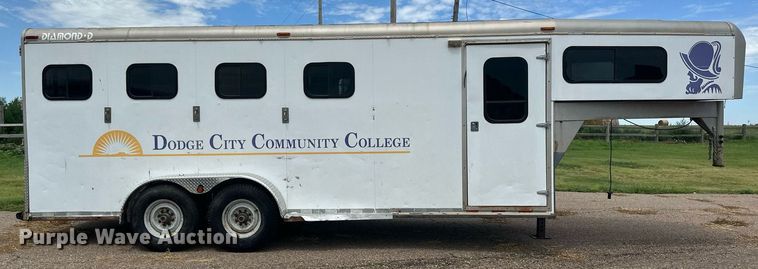 image for item NM9428 1995 Diamond D  livestock trailer