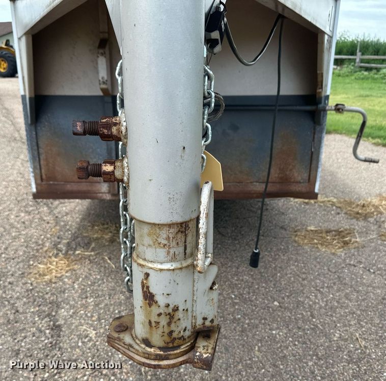 image for item NM9428 1995 Diamond D  livestock trailer