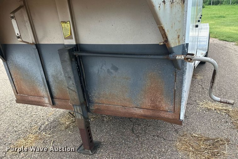 image for item NM9428 1995 Diamond D  livestock trailer