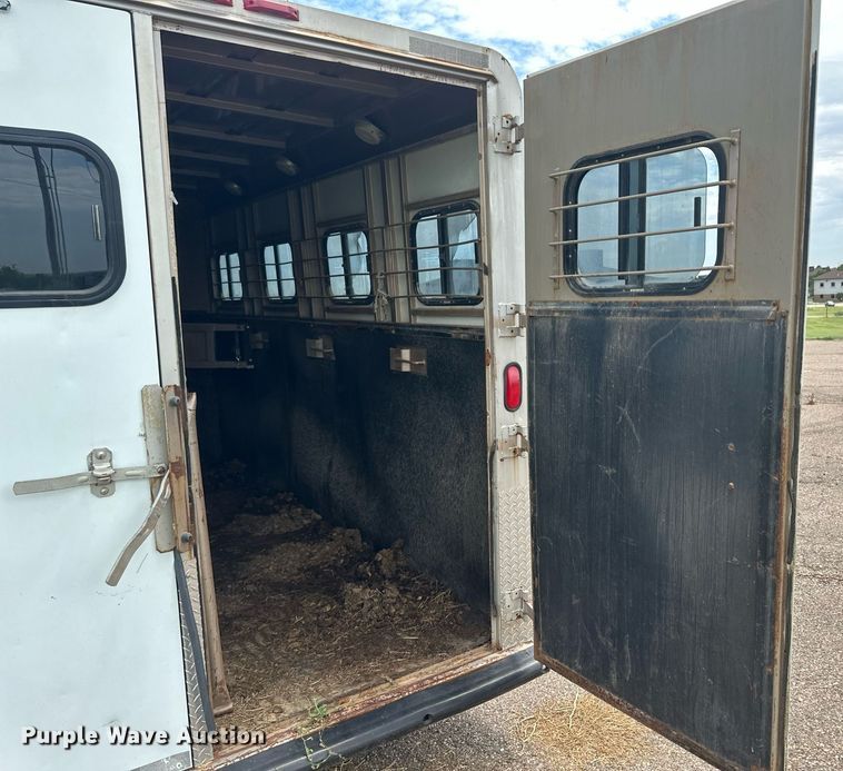 image for item NM9428 1995 Diamond D  livestock trailer
