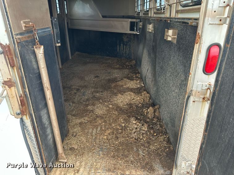 image for item NM9428 1995 Diamond D  livestock trailer