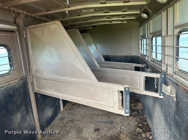 image for item NM9428 1995 Diamond D  livestock trailer