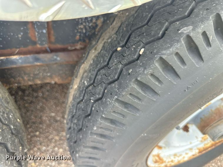 image for item NM9428 1995 Diamond D  livestock trailer