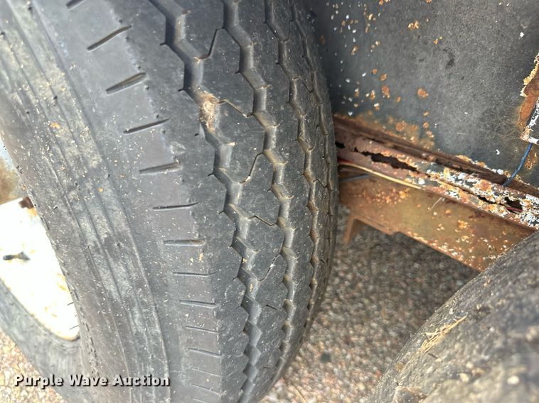 image for item NM9428 1995 Diamond D  livestock trailer