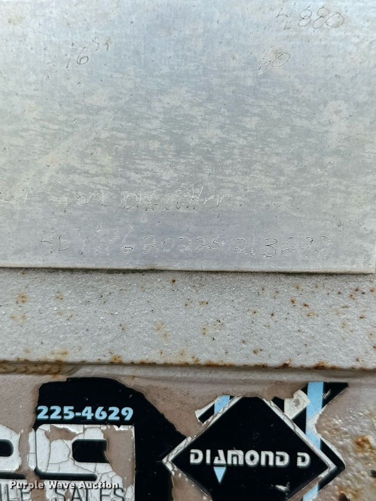 image for item NM9428 1995 Diamond D  livestock trailer