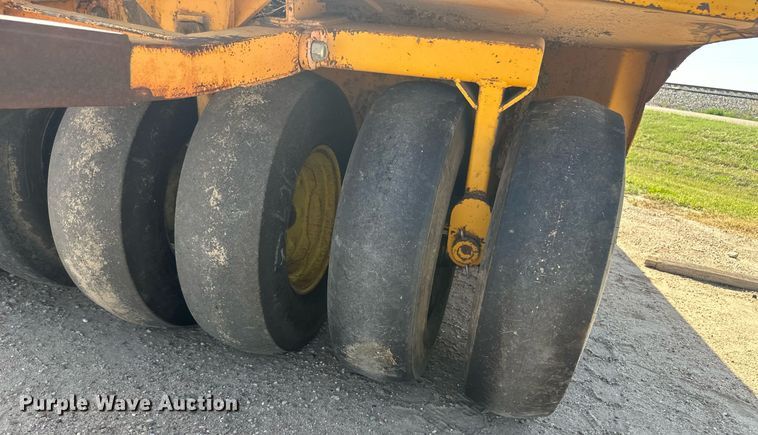 image for item NM9491 Hercules PT-13  pneumatic roller