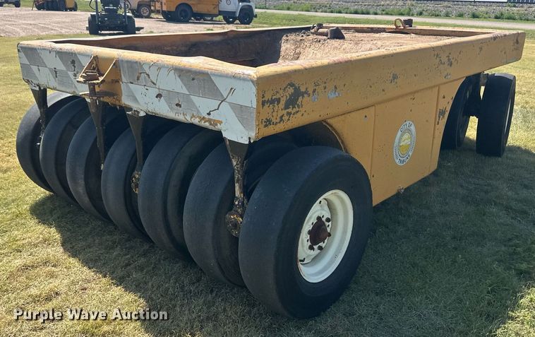 image for item NM9492 Pneumatic roller