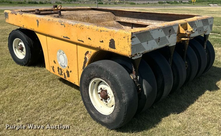 image for item NM9492 Pneumatic roller