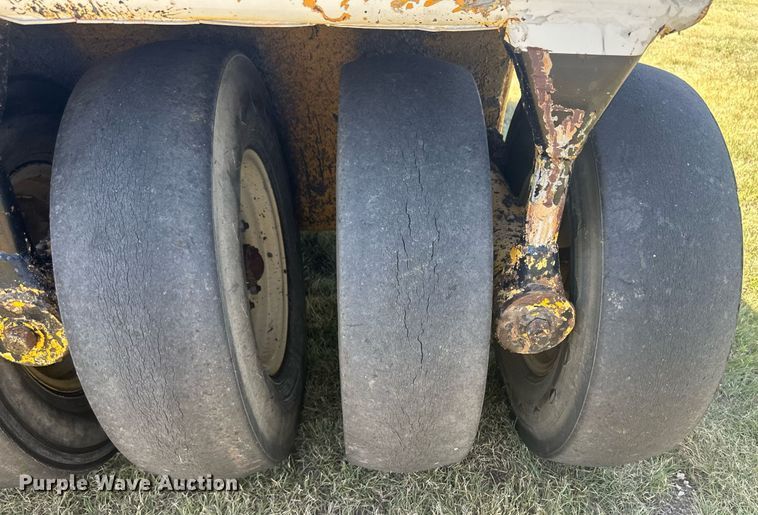 image for item NM9492 Pneumatic roller