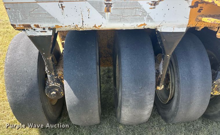 image for item NM9492 Pneumatic roller