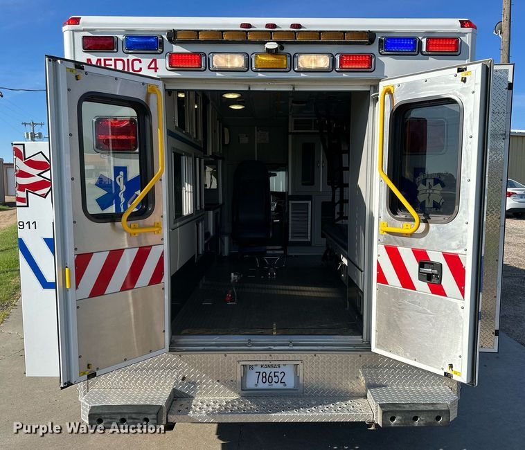 image for item NP9971 2010 Chevrolet Express G4500  ambulance
