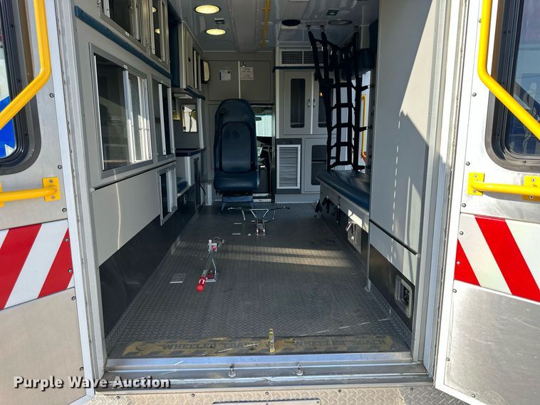 image for item NP9971 2010 Chevrolet Express G4500  ambulance