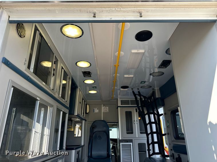 image for item NP9971 2010 Chevrolet Express G4500  ambulance