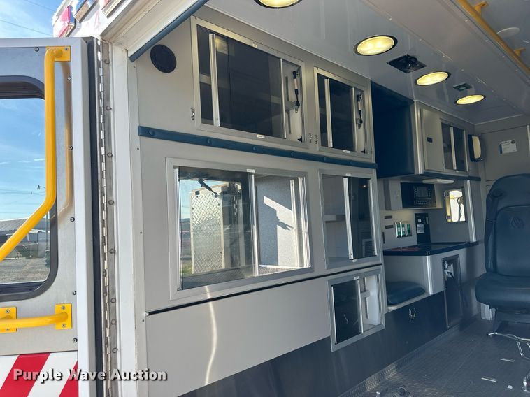 image for item NP9971 2010 Chevrolet Express G4500  ambulance