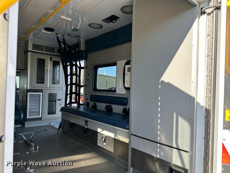 image for item NP9971 2010 Chevrolet Express G4500  ambulance