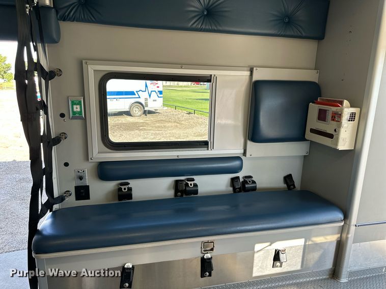 image for item NP9971 2010 Chevrolet Express G4500  ambulance