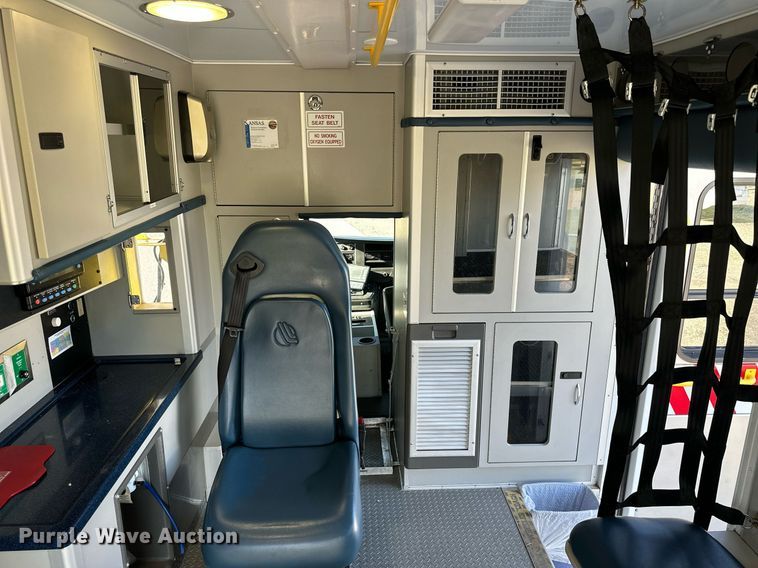 image for item NP9971 2010 Chevrolet Express G4500  ambulance