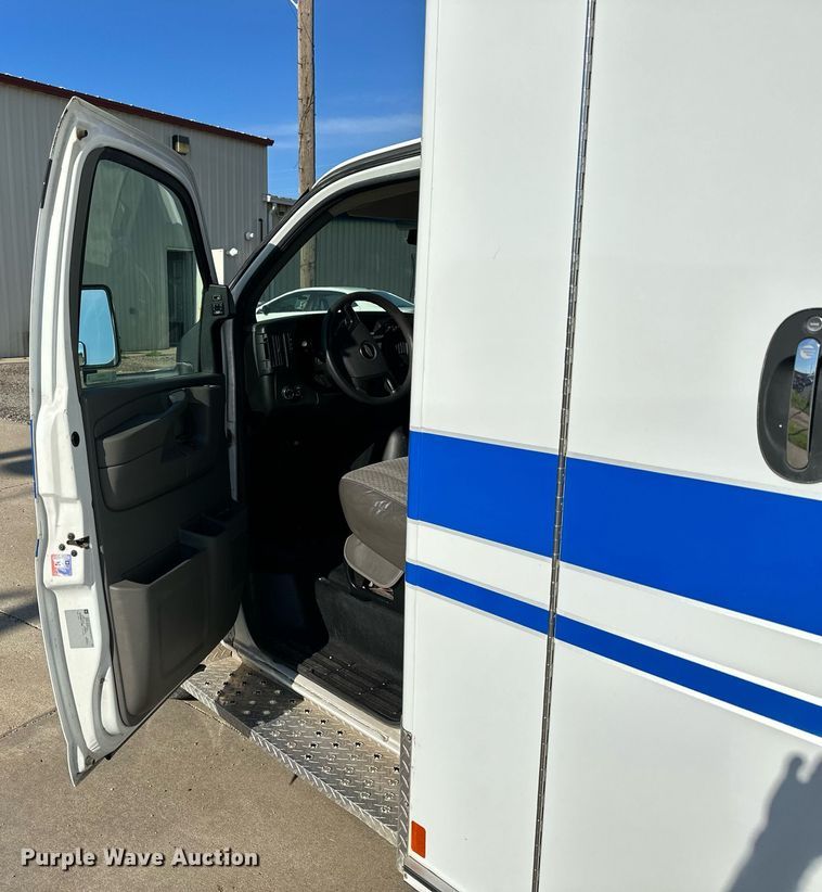 image for item NP9971 2010 Chevrolet Express G4500  ambulance