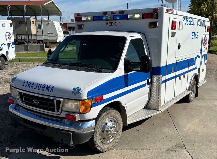 image for item NP9972 2004 Ford E450  ambulance