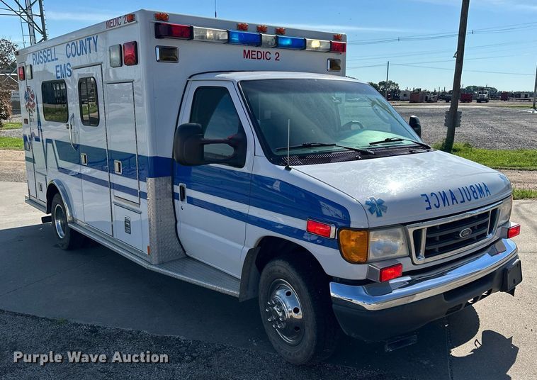 image for item NP9972 2004 Ford E450  ambulance