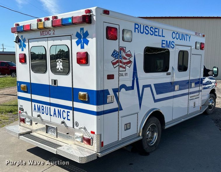 image for item NP9972 2004 Ford E450  ambulance