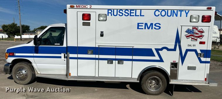 image for item NP9972 2004 Ford E450  ambulance