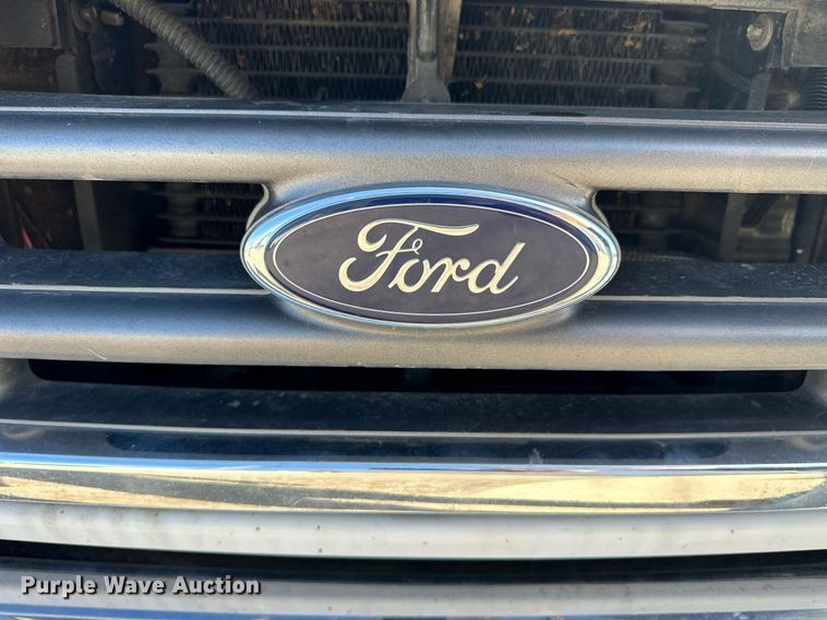 image for item NP9972 2004 Ford E450  ambulance