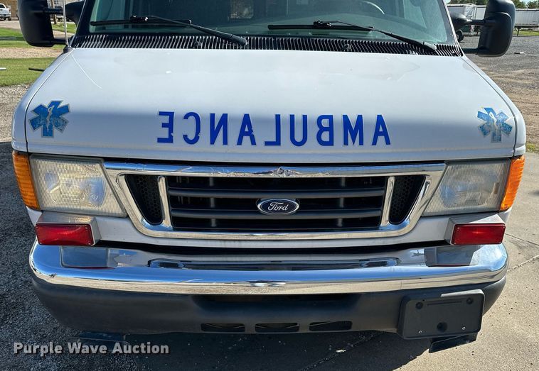 image for item NP9972 2004 Ford E450  ambulance