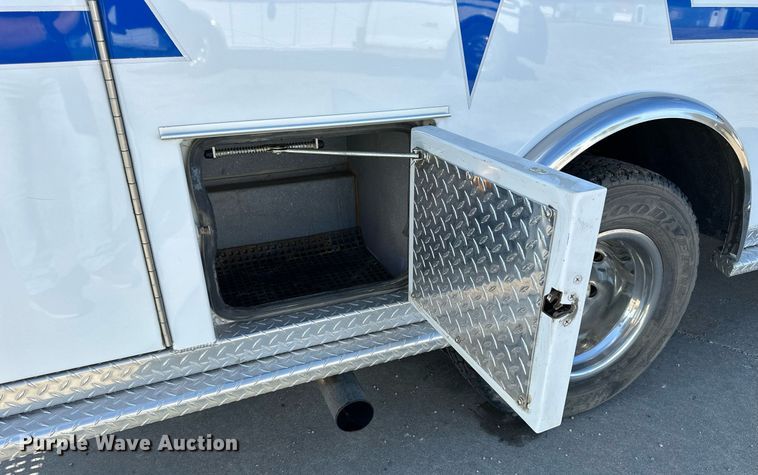 image for item NP9972 2004 Ford E450  ambulance