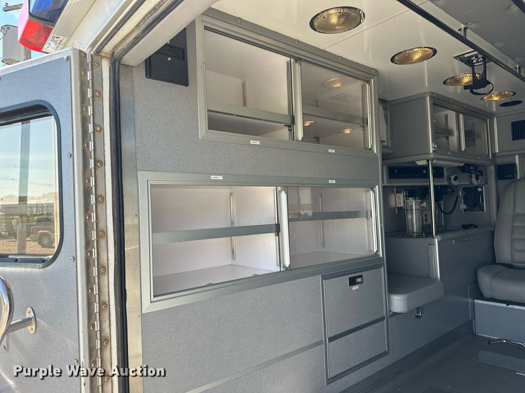 image for item NP9972 2004 Ford E450  ambulance