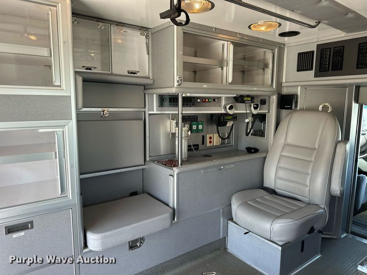 image for item NP9972 2004 Ford E450  ambulance