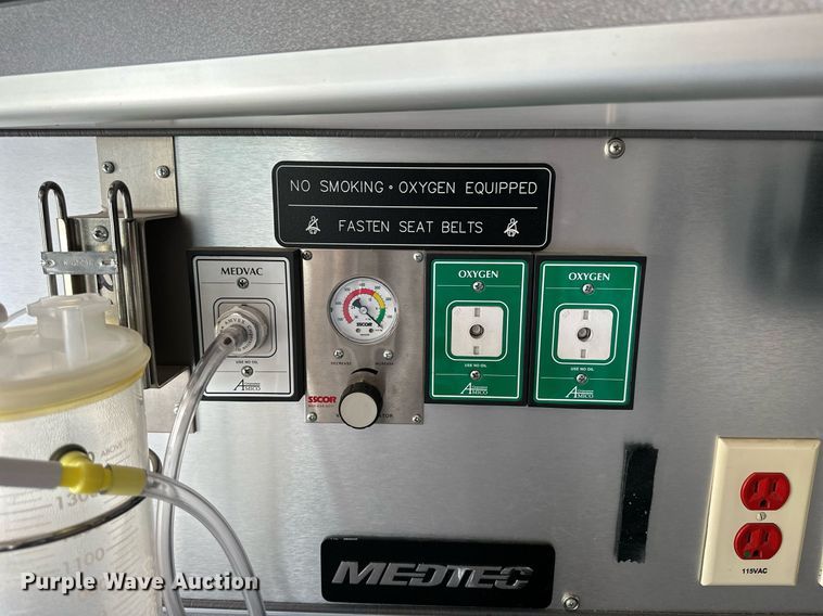 image for item NP9972 2004 Ford E450  ambulance