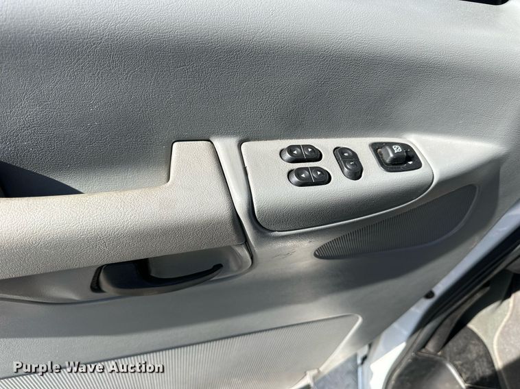 image for item NP9972 2004 Ford E450  ambulance