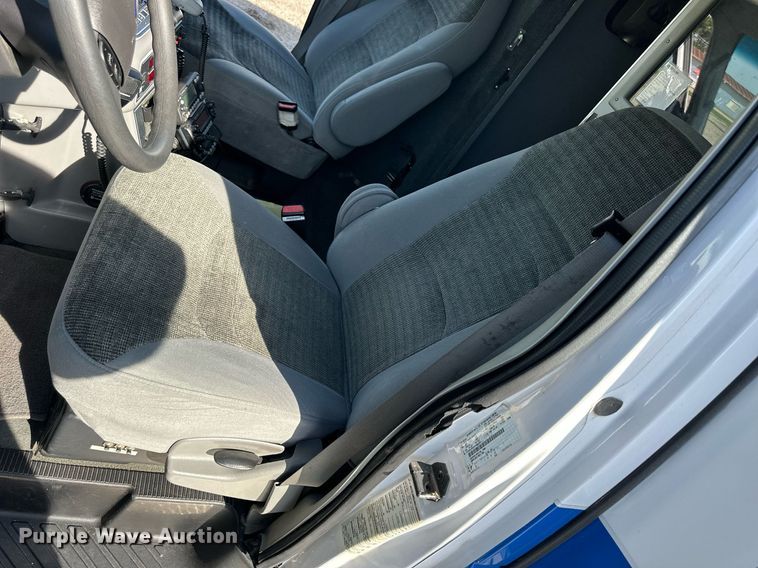 image for item NP9972 2004 Ford E450  ambulance