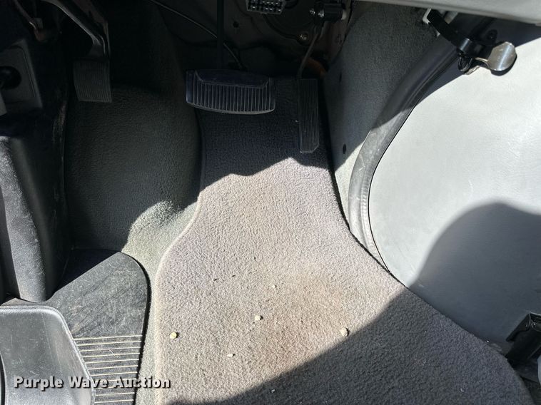 image for item NP9972 2004 Ford E450  ambulance